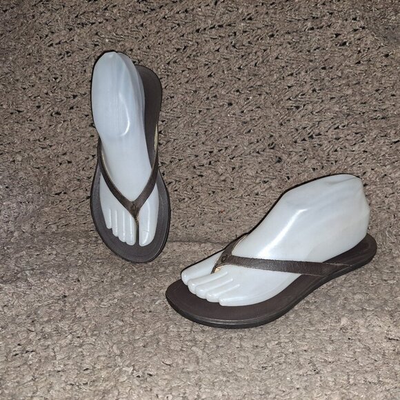 OLUKAI Ho'opio-Dark Brown Leather Thong Flip Flop Sandals-Sz 37/7-Excellent - Picture 1 of 7